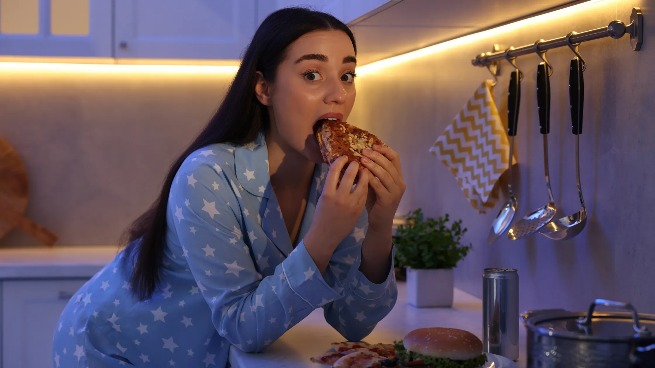 fome emocional noturna