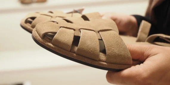 Guia de sandália fisherman para produções sofisticadas