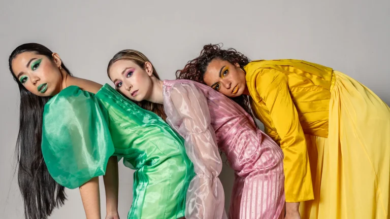 Moda Dopamina: Como Usar Cores Fortes Sem Exagerar