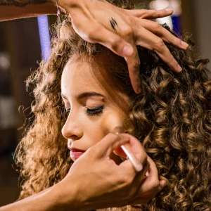 Como usar blush líquido para efeito lifting natural no rosto