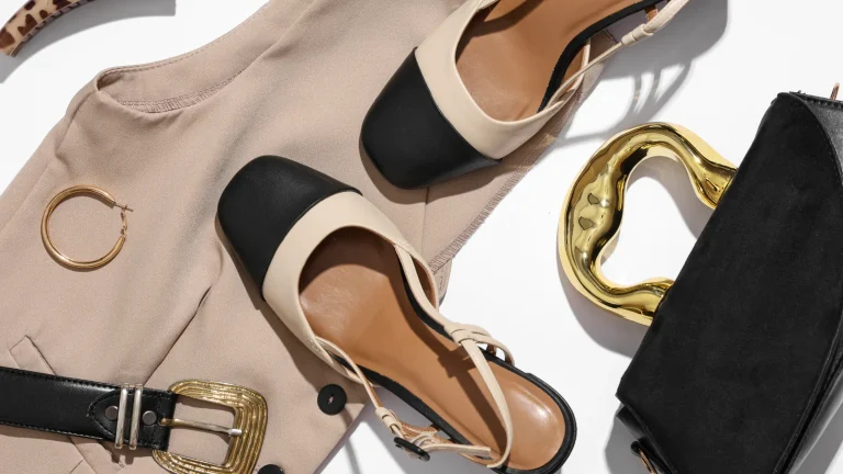 Guia de sapato slingback para produções modernas e leves
